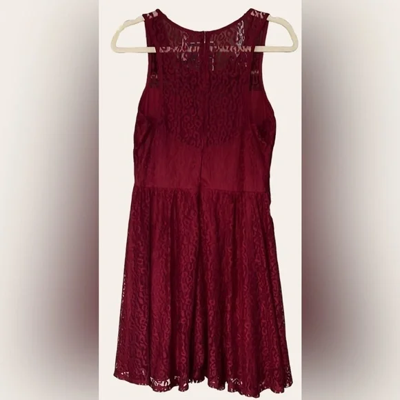 THREE HEARTS Solid Burgundy Sleeveless Lace Dress w/Flare Skirt, Sz Large, GUC. - Picture 8 of 8